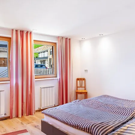 Tschatscha Veglia 公寓 卡普尔